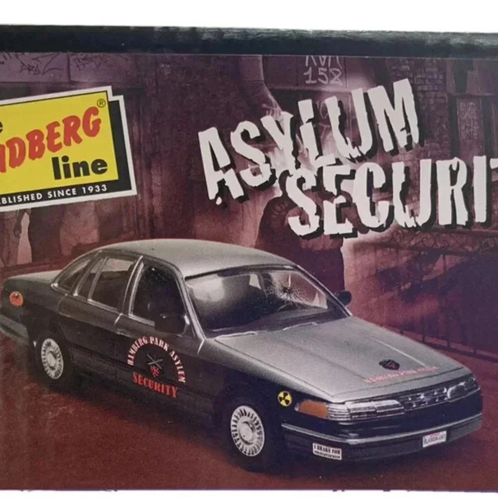 NEW Lindberg Build & Display Police Ford Crown Victoria Asylum Security Car